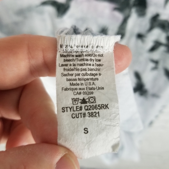 REVOLUTION | burnout bird design v-neck top - Picture 3 of 6